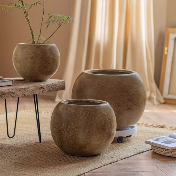 Globe-Form Magnesium Clay Planter