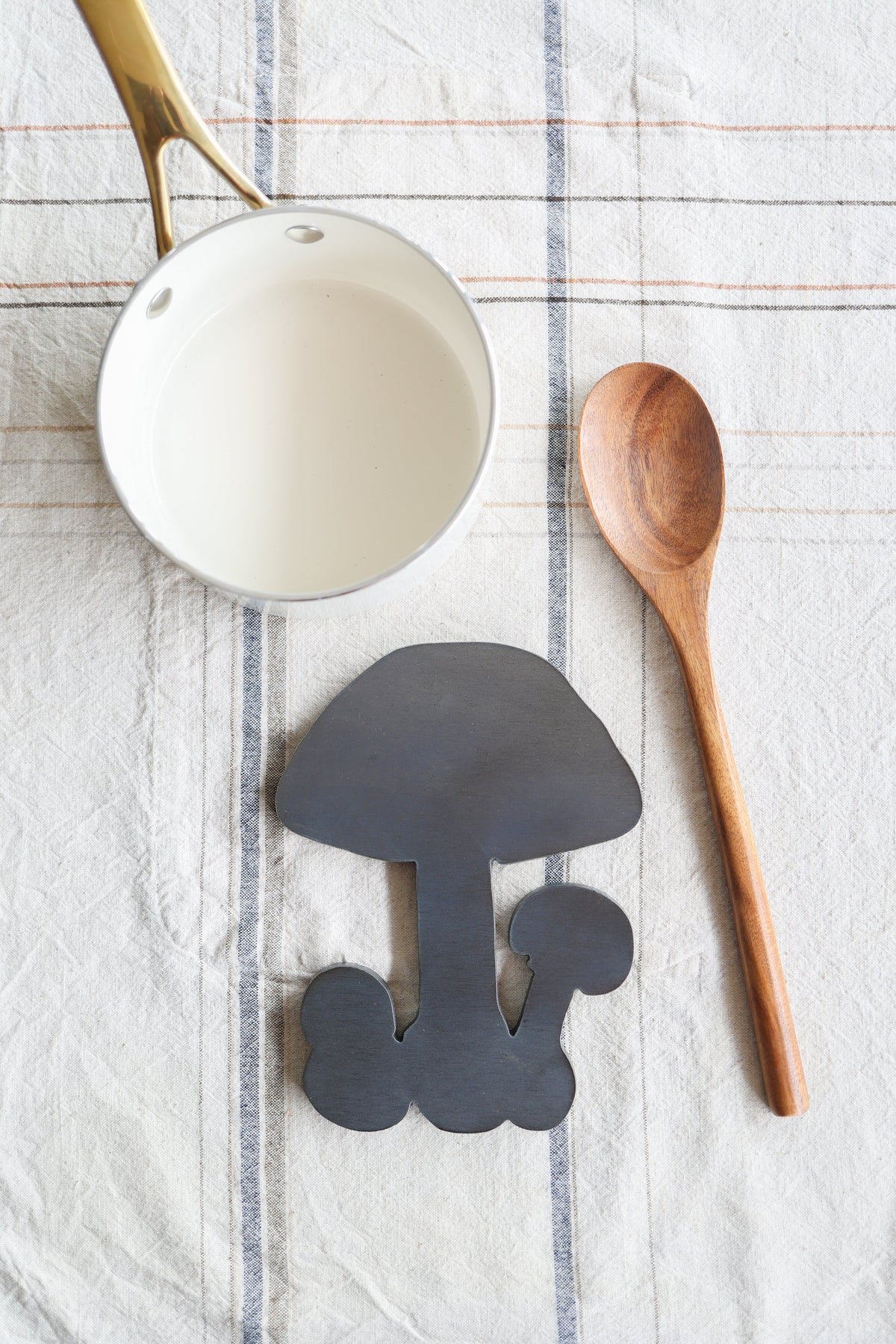 Hot pan, handled — counter still intact