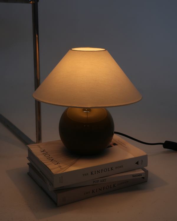 Glossy Ceramic Globe Table Lamp — alternate color temperature setting