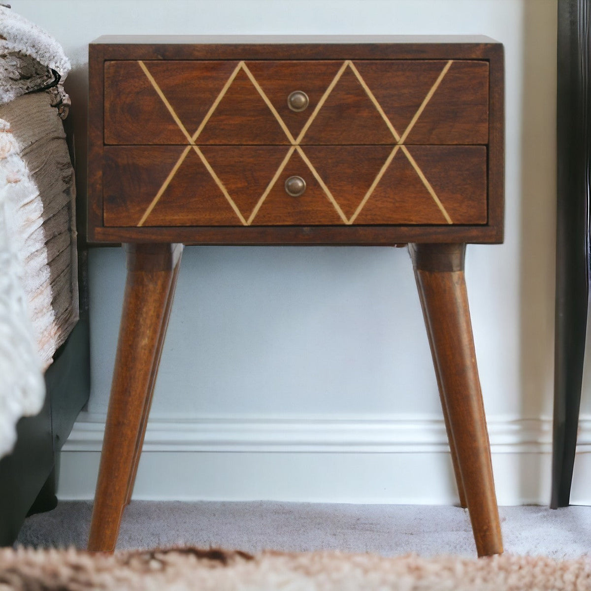 Two drawers for everything close at hand