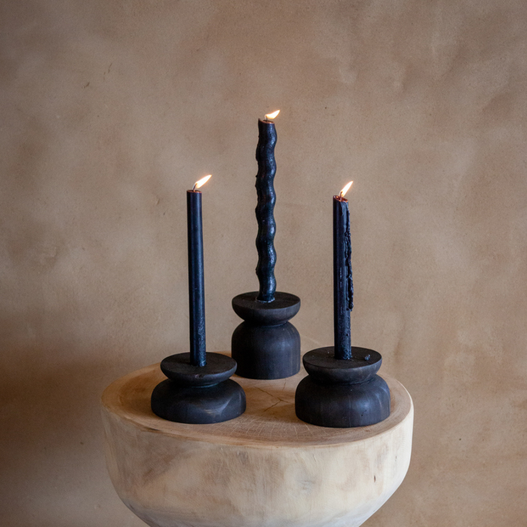 A quiet holder for the table's best moment