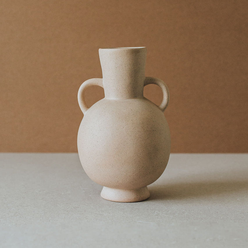 A vessel that holds its place, stems or not