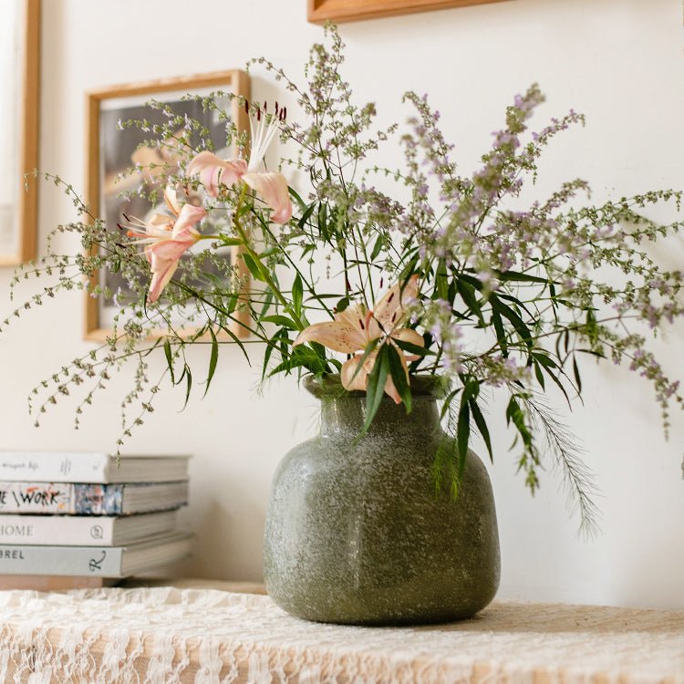 The vase that holds everything without asking much