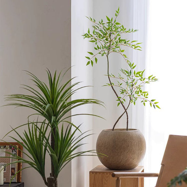 Globe-Form Magnesium Clay Planter