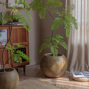 Globe-Form Magnesium Clay Planter