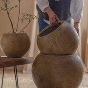 Globe-Form Magnesium Clay Planter