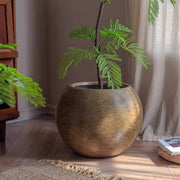 Globe-Form Magnesium Clay Planter