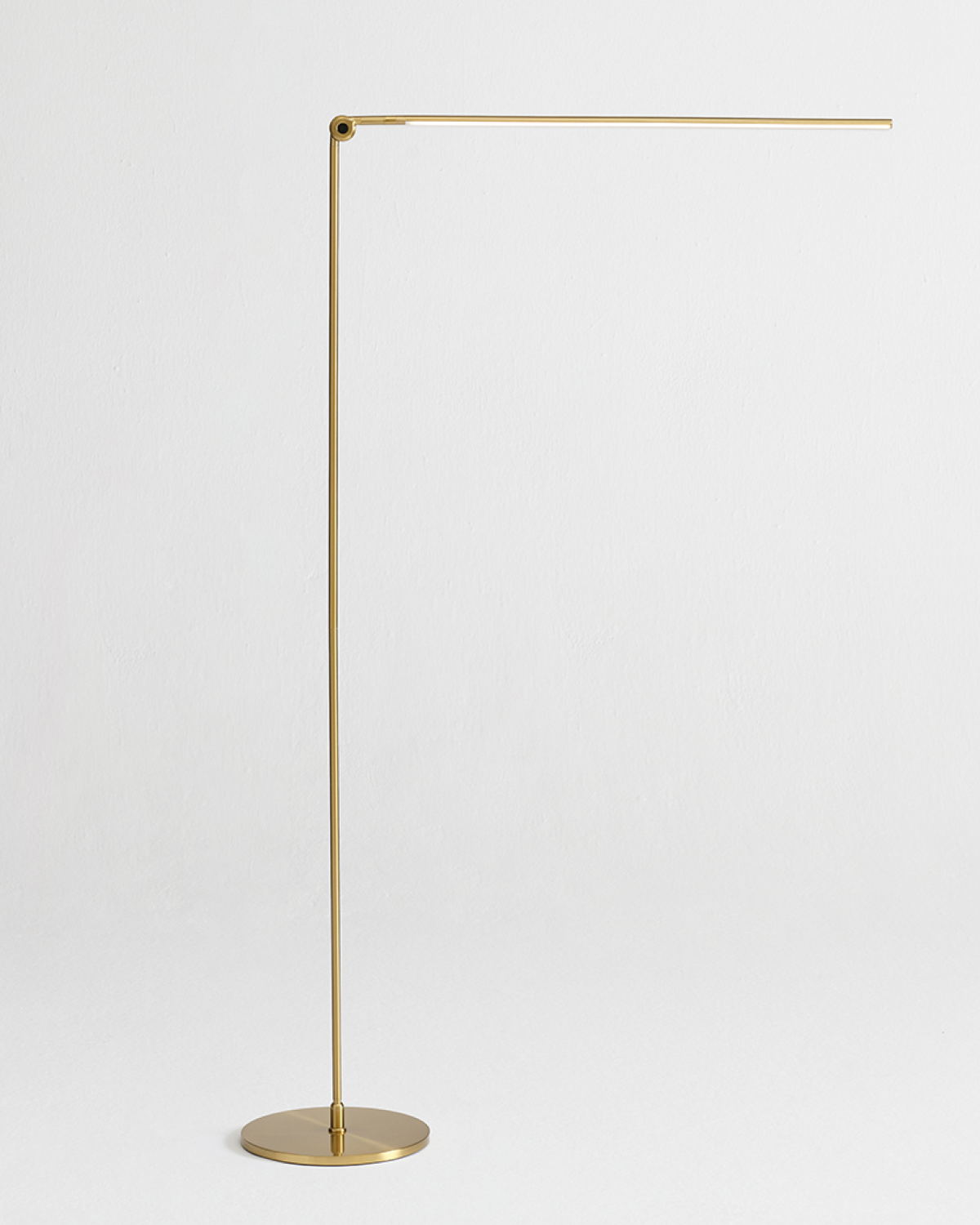 Gold-Finish Linear LED Floor Lamp with Right-Angle Arm