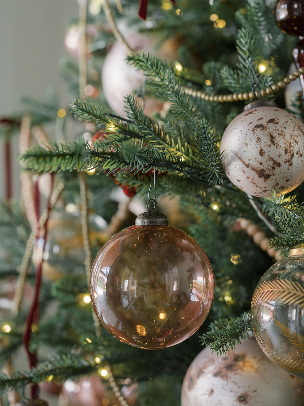 Six ornaments, one surprisingly cohesive tree