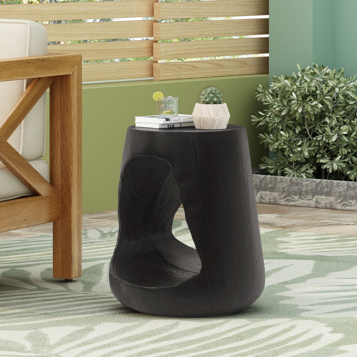 The quiet table that holds whatever you need