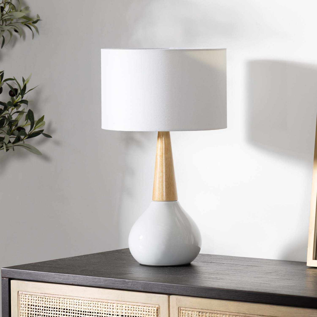 The lamp that makes any corner feel intentional