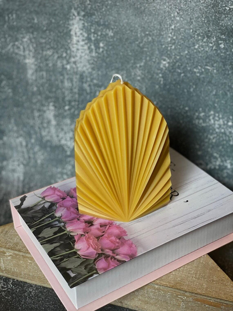 Sculpted Palm Leaf Soy Candle