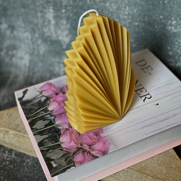 Sculpted Palm Leaf Soy Candle