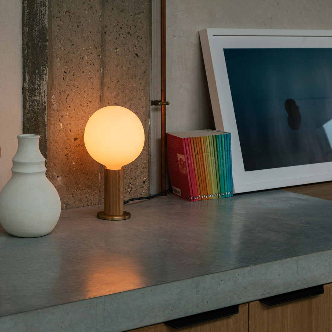 Oak Knuckle Table Lamp with Sphere IV LED Bulb